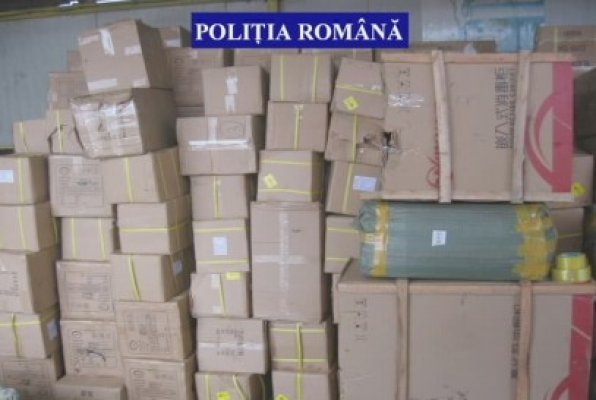 Tacâmuri Versace contrafăcute, confiscate în Port. Valoarea: 970.000 de euro - VIDEO